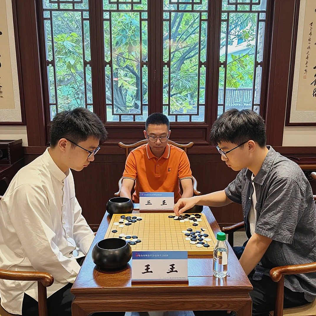 Atyrau Masters: Hai hạt giống gục ngã, và tầng nghĩa nằm sau một dòng tiêu đề